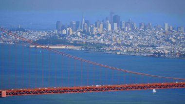 Golden Gate Köprüsü ve San Francisco Tepesi 'nin muhteşem manzarası. Seyahat fotoğrafçılığı.