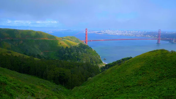 Vackra kullar i Marin Headlands och Battery Park i San Francisco - resor fotografi — Stockfoto