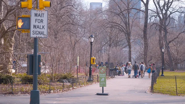 Schöner Central Park in New York - NEW YORK CITY, USA - 2. April 2017 — Stockfoto
