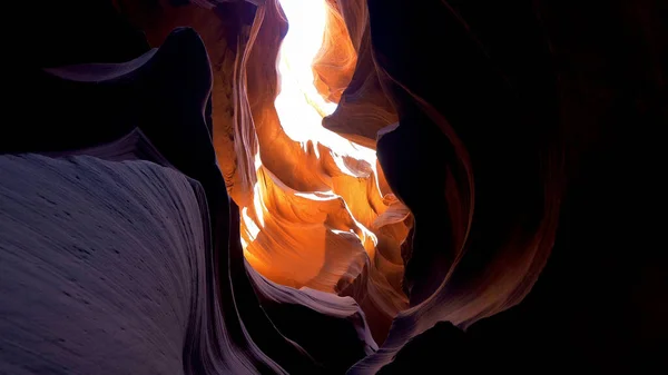 Antelope Canyon famoso in tutto il mondo - paesaggi incredibili — Foto Stock