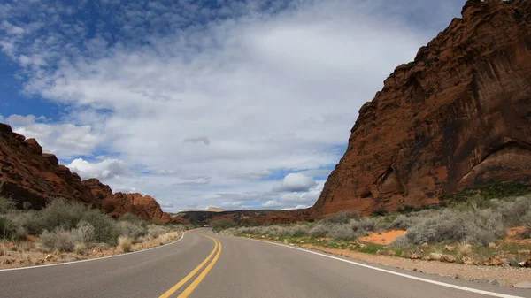 Conduzca a través de Snow Canyon en Utah — Foto de Stock