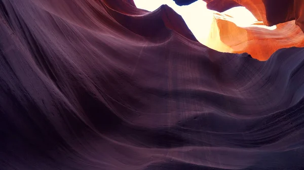 Antelope Canyon ที่มีชื่อเสียงระดับโลก ทิวทัศน์ที่น่าตื่นตาตื่นใจ — ภาพถ่ายสต็อก