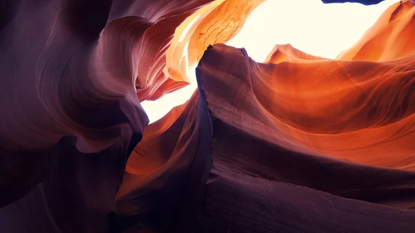 Antelope Canyon - colori incredibili delle rocce arenarie — Foto Stock