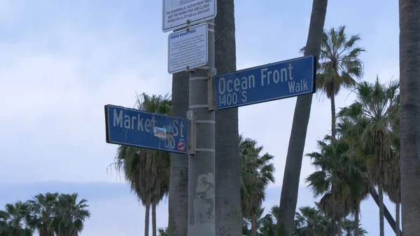 Straßenschild Ocean Front in Venice Beach Los Angeles — Stockfoto