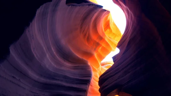 Antelope Canyon - colores increíbles de las rocas de arenisca — Foto de Stock