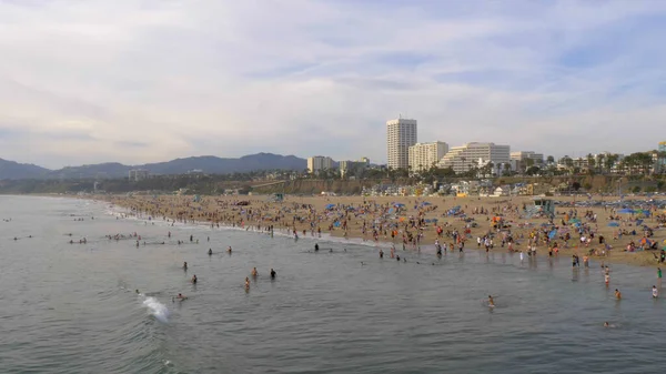 Meşhur Santa Monica Sahili üzerinde hava manzarası — Stok fotoğraf