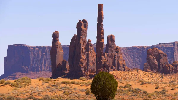 Niesamowite rzeźby skalne w Monument Valley — Zdjęcie stockowe