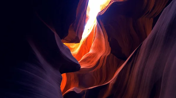 Zakřivené pískovcové útvary v Antelope Canyon — Stock fotografie