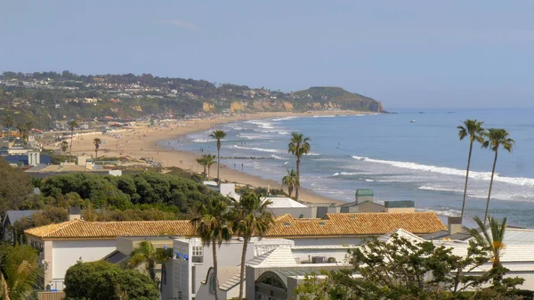 Exklusiva herrgårdar vid stranden Malibu vid Stilla havskustens motorväg — Stockfoto