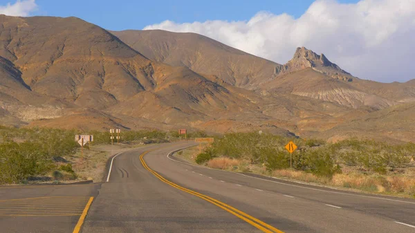Estrada panorâmica através do Parque Nacional do Vale da Morte — Fotografia de Stock