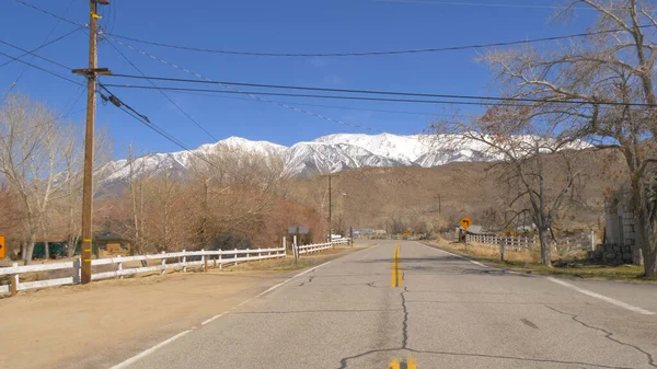 Street view à Benton - une petite ville historique dans l'est de la Sierra — Photo