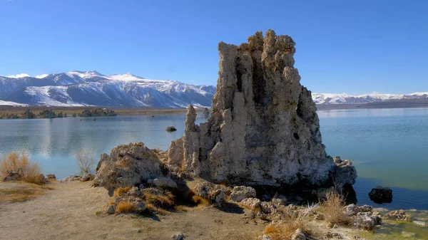 Torri di tufo colonne di calcare al Lago Mono — Foto Stock
