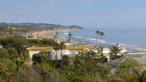 Hermosa costa de Malibú a lo largo del PCH — Foto de Stock