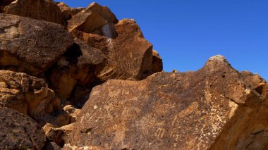 Doğu Sierra 'daki Yarıkarınca Vadisi' nde Antik Petroglifler