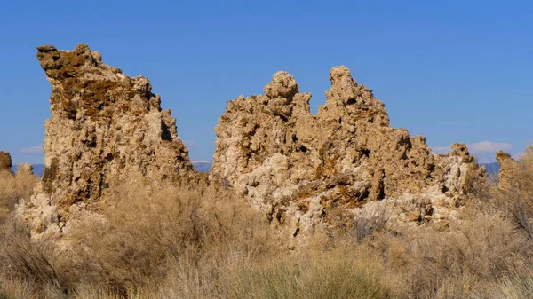 Lago Mono con sus increíbles torres de Tufa — Foto de Stock