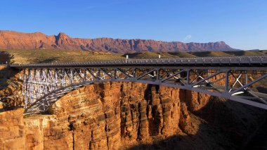 Colorado Nehri üzerindeki Navajo Köprüsü