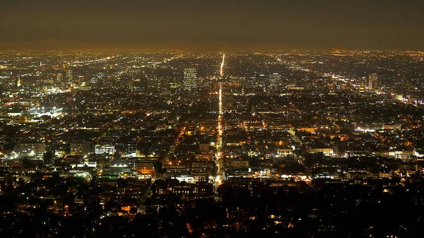 Los Angeles 's nachts - vanuit de Hollywood Hills vanuit de lucht — Stockfoto