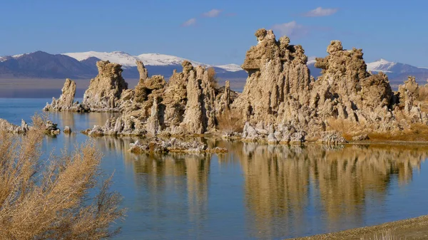 Mono λίμνη με καταπληκτική πύργους Tufa του — Φωτογραφία Αρχείου