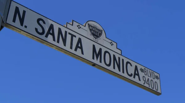 Улица Санта-Моника в Беверли-Хиллз - КАЛИФОРНИЯ, США - 18 марта 2019 года — стоковое фото