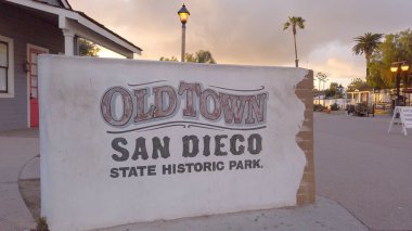 Old Town San Diego Eyalet Parkı Gün batımında - SAN DIEGO, ABD - 1 Nisan 2019