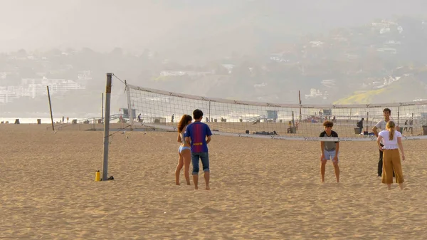2018 년 3 월 29 일에 확인 함 . Beach Volleyball at Santa 모니카 Beach - LOS ANGELES, USA - MARCH 29, 2019 — 스톡 사진