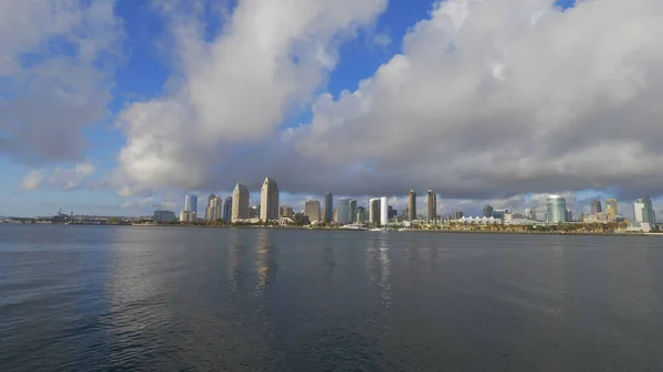 Szeroki kąt widzenia na panoramę San Diego - KALIFORNIA, USA - 18 marca 2019 — Zdjęcie stockowe