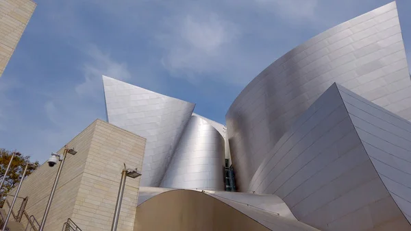 Walt Disney Concert Hall en el centro de Los Ángeles - LOS ÁNGELES, Estados Unidos - 1 DE ABRIL DE 2019 — Foto de Stock