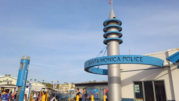 Santa Monica Polizeiwache auf dem Pier - LOS ANGELES, USA - 1. April 2019 — Stockfoto
