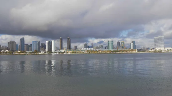 Skyline of San Diego vidvinkelvy - CALIFORNIA, USA - 18 mars 2019 — Stockfoto