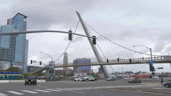 Puente peatonal en el Centro de Convenciones de San Diego - CALIFORNIA, Estados Unidos - 18 DE MARZO DE 2019 —  Fotos de Stock