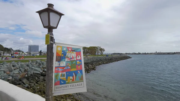 San Diego Seaport Village en primera línea de mar - CALIFORNIA, Estados Unidos - 18 DE MARZO DE 2019 —  Fotos de Stock