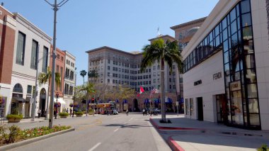 Beverly Hills 'teki Rodeo Drive' a gidiyoruz. LOS ANGELES, ABD - 1 Nisan 2019