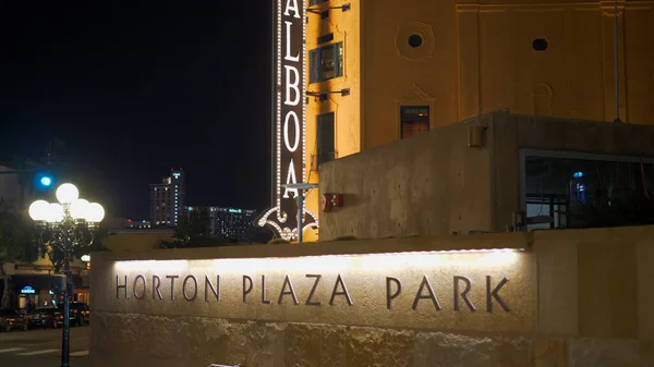 Horton Plaza Park at historic Gaslamp Quarter San Diego by night - CALIFORNIA, USA - March 18, 2019 — 图库照片