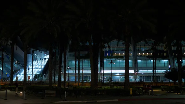 San Diego Convention Center v noci - CALIFORNIA, USA - MARCH 18, 2019 — Stock fotografie