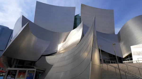 Arquitectura moderna de Disney Concert Hall en Los Ángeles - CALIFORNIA, Estados Unidos - 18 DE MARZO DE 2019 — Foto de Stock