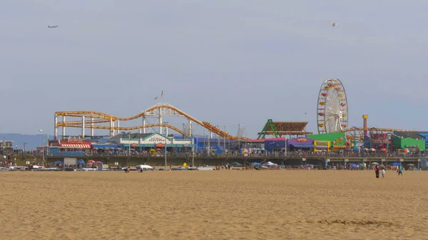 Los Angeles 'taki ünlü Santa Monica İskelesi - LOS ANGELES, ABD - 29 Mart 2019 — Stok fotoğraf