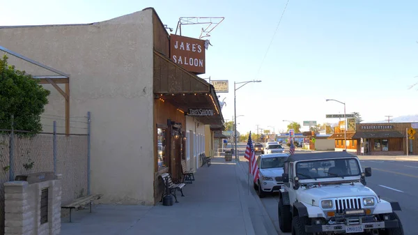 Jakes Western Saloon en el histórico pueblo de Lone Pine - LONE PINE CA, Estados Unidos - 29 de MARZO de 2019 — Foto de Stock