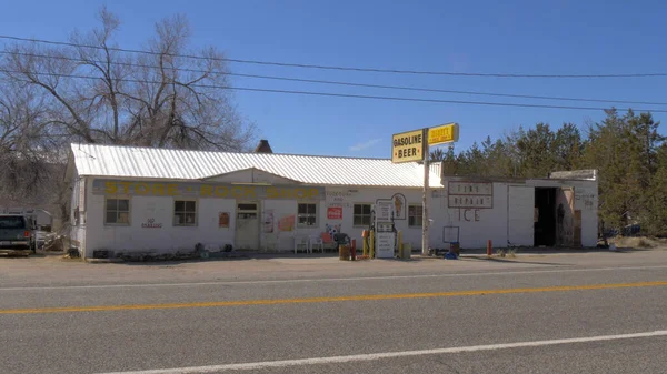 Antigua gasolinera en el pueblo de Benton - BENTON, Estados Unidos - 29 DE MARZO DE 2019 — Foto de Stock