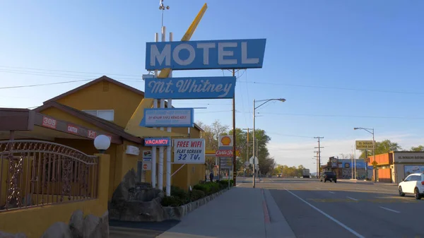 Mount Whitney Motel na vila histórica de Lone Pine - LONE PINE CA, EUA - MARÇO 29, 2019 — Fotografia de Stock