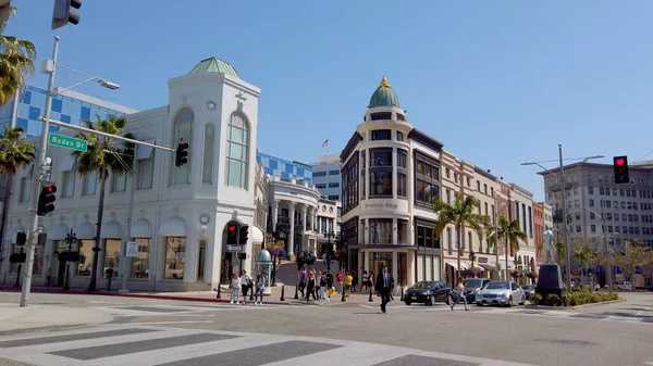 Driving through exclusive Rodeo Drive in Beverly Hills - LOS ANGELES, USA - APRIL 1, 2019 — Stock Photo, Image