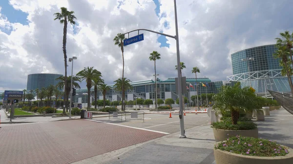 Los Angeles Convention Center in downtown - CALIFORNIA, USA - MARCH 18, 2019 — Stock Photo, Image