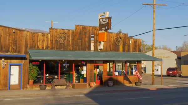 Restaurante mexicano americano na vila histórica de Lone Pine - LONE PINE CA, USA - MARÇO 29, 2019 — Fotografia de Stock