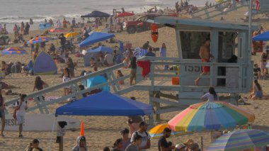 Santa Monica Plajı 'ndaki Cankurtaran Kulesi - LOS ANGELES, ABD - 29 Mart 2019