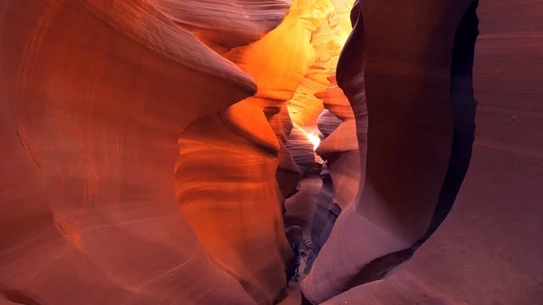 Recorrido a pie por el Cañón del Antílope Inferior en Arizona - ARIZONA, Estados Unidos - 20 DE MARZO DE 2019 — Foto de Stock