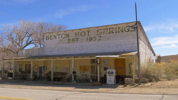 Ciudad fantasma histórica de Benton en Sierra Nevada - BENTON, Estados Unidos - 29 de MARZO de 2019 — Foto de Stock