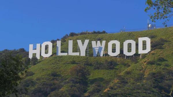 Hollywood-uithangbord in de heuvels van Hollywood - CALIFORNIA, USA - 18 maart 2019 — Stockfoto