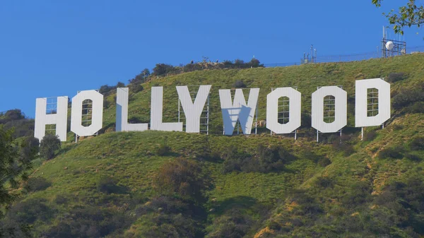 Hollywood-uithangbord in de heuvels van Hollywood - CALIFORNIA, USA - 18 maart 2019 — Stockfoto