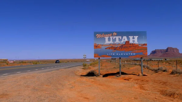 Willkommen bei Utah Straßenschild - UTAH, USA - 20. MÄRZ 2019 — Stockfoto