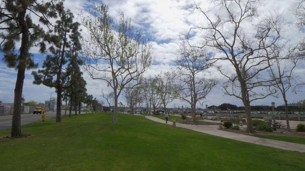 Beautiful park at San Diego bay - CALIFORNIA, USA - MARCH 18, 2019 — Stock Photo, Image