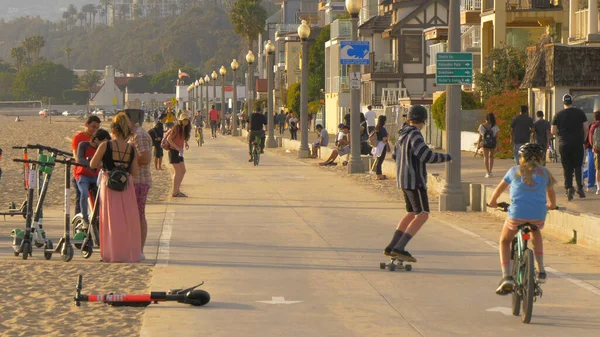 Santa Monica rannan kävelykatu - LOS ANGELES, USA - maaliskuu 29, 2019 — kuvapankkivalokuva